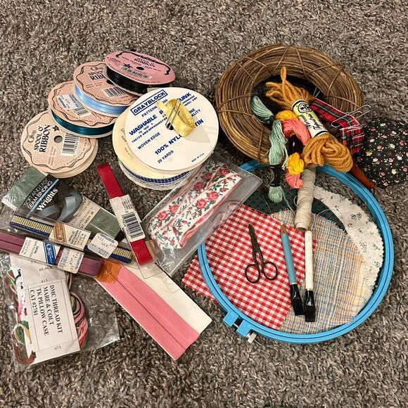 VTG Mixed LOT Craft Sewing Stitching Supplies button ribbons hooks zipper books - Picture 3 of 15